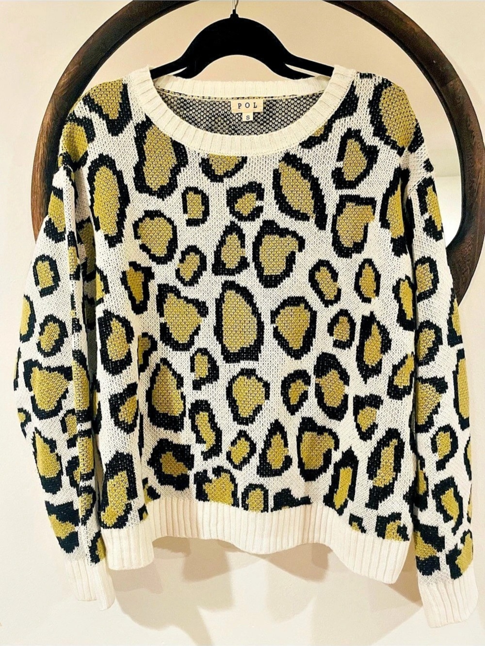 POL Leopard Print Crew Neck Sweater in White & Yellow Size Small Like New